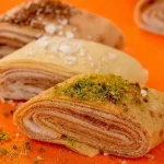 لایه های شیرینی کاک دیزاین شده با پسته 6545645612