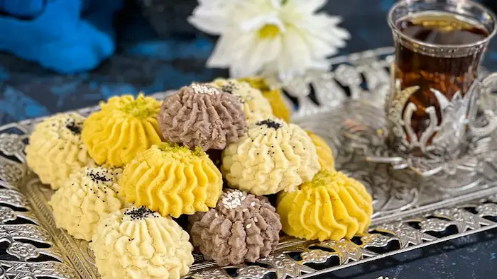 سرو شیرینی بهشتی با چای 6545646541