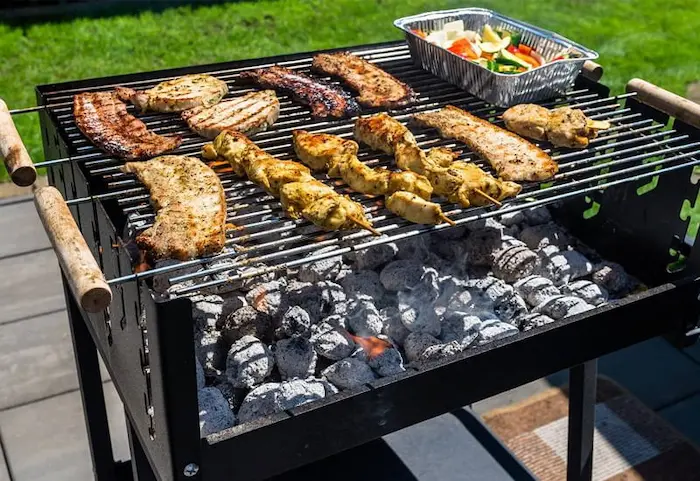 پخت کوبیده مرغ روی ذغال و باربیکیو 56756544