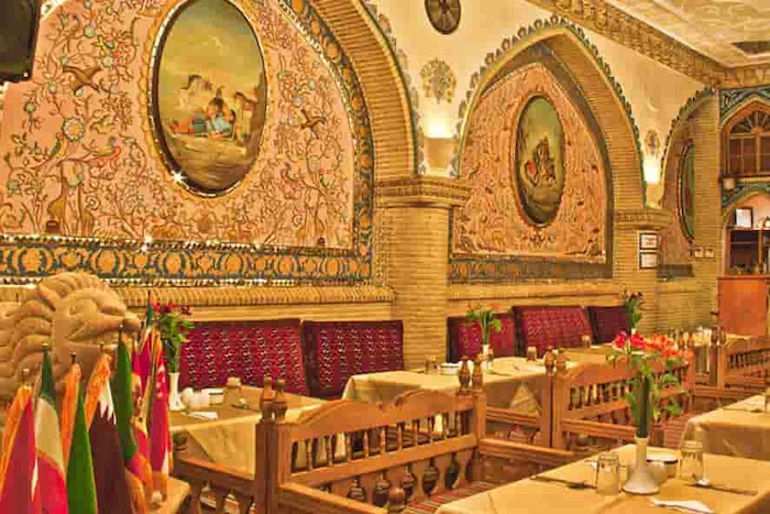 راه‌ اندازی جگرکی سنتی با میزهای چوبی 5646584841520