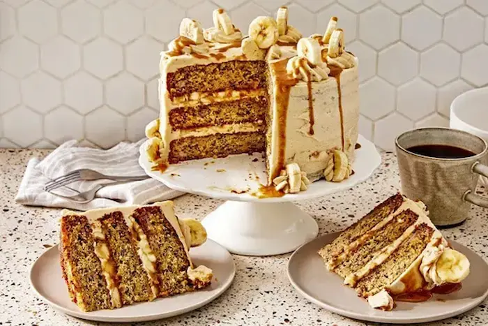 تزئین کیک موزوگردو با سس کارامل 4353454354