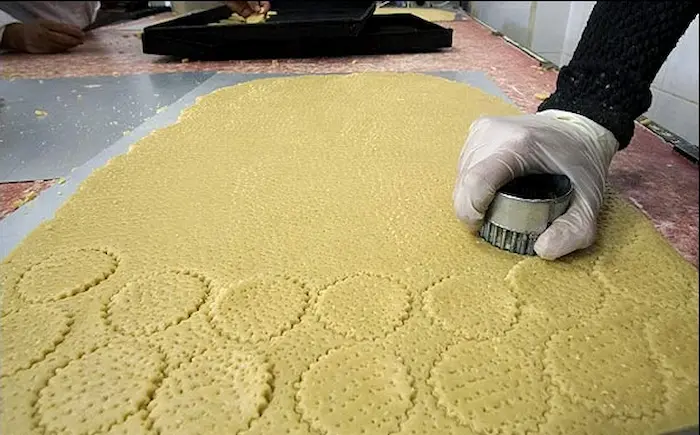 سینی و قالب برای پخت شیرینی سنتی 453453453