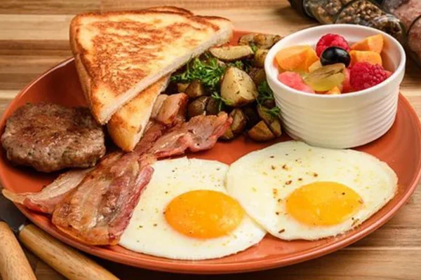 نیمرو و نان تست صبحانه 1453456