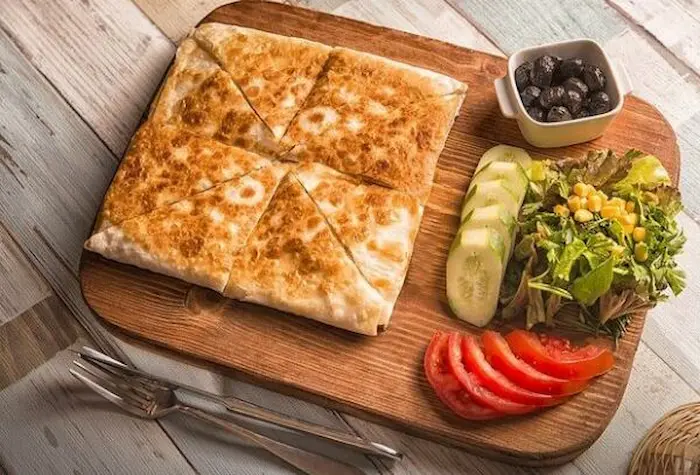 نان گوزلمه ترکیه پخته شده در فر 3654561