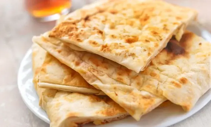 نان گوزلمه تازه پخته شده در فر 56465874564160