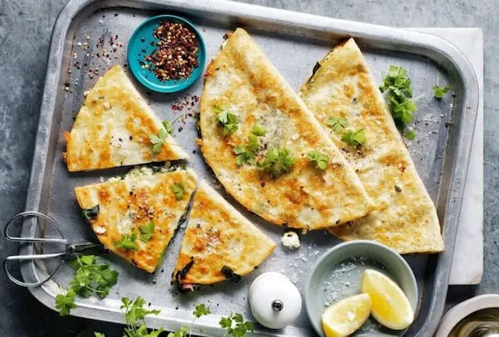 نان گوزلمه با جعفری 324543605