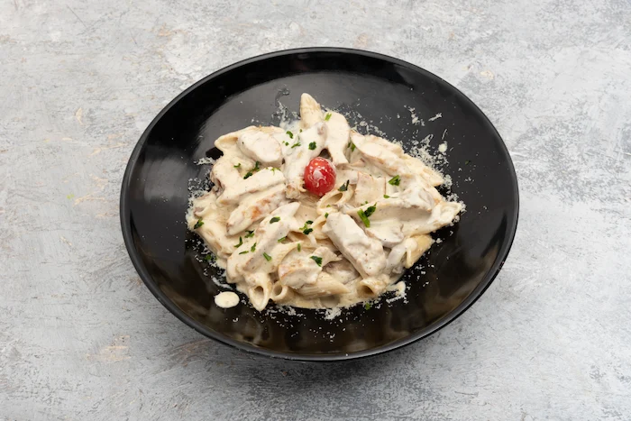 پاستای چیکن آلفردو دیزاین شده با گوجه 574856785