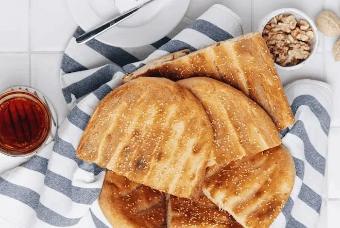 نان بربری پخته شده در فر برقی 5345410