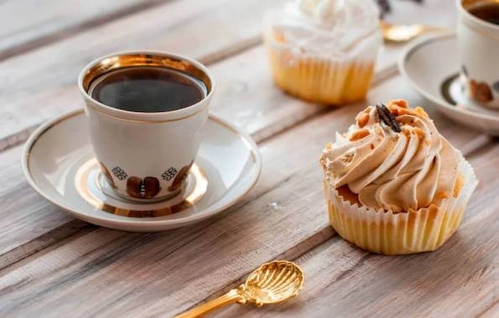 کاپ کیک و چای داغ ایرانی 364515210