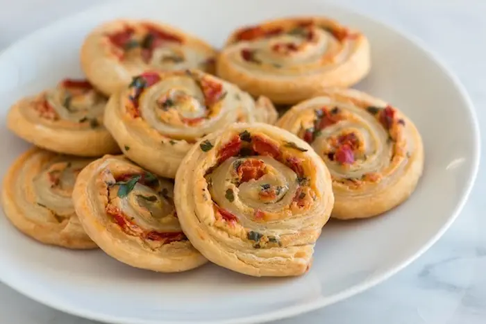 نان رولتی فلفل و پنیر دیزاین شده با جعفری 54532