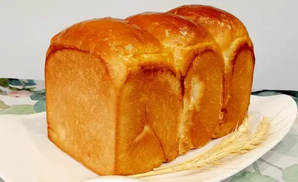 نان شیر ژاپنی تازه پخته شده 5645641050