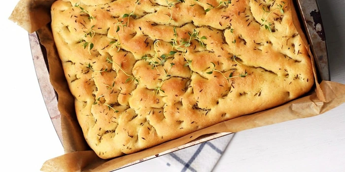 نان فوکاچیا دیزاین شده با سبزه 465456150