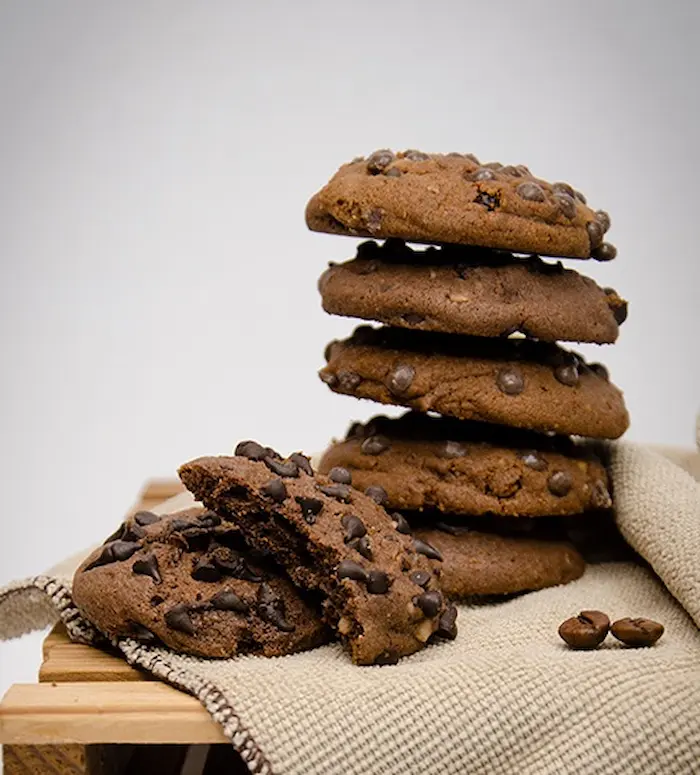 کوکی شکلاتی های چیده شده روی هم 5654645645