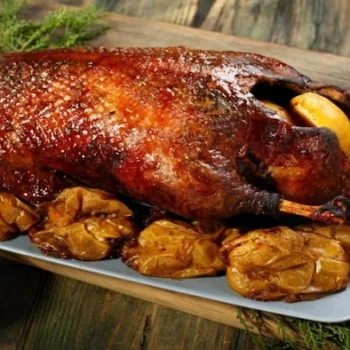 اردک شکم‌ پر پخته شده در قابلمه 545645410