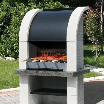 پخت غذا و کبابا روی باربیکیو در محوطه باز 23456410
