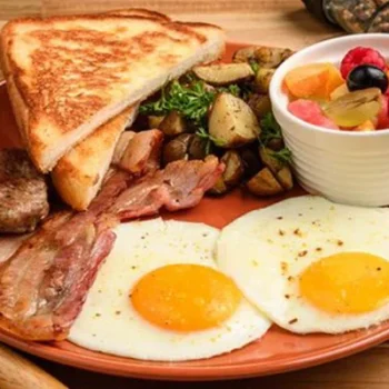 نیمرو و نان تست صبحانه 1453456